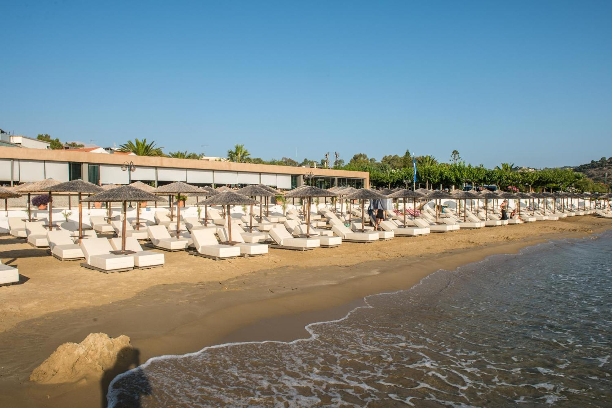 Corissia Beach Hotel เยโอริยิอูโปลิส ภายนอก รูปภาพ