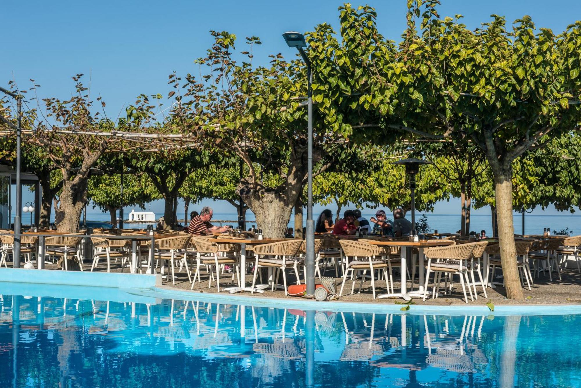 Corissia Beach Hotel เยโอริยิอูโปลิส ภายนอก รูปภาพ